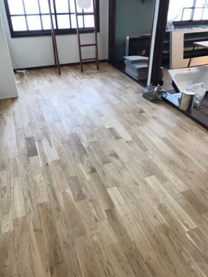 ナラフローリング　仕上げ