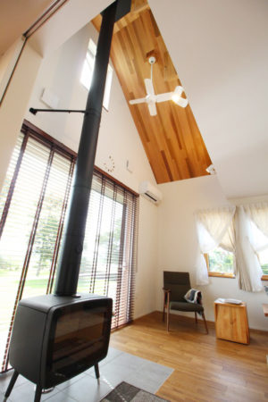 薪ストーブ 吹抜け